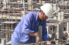 電力工人正在施工