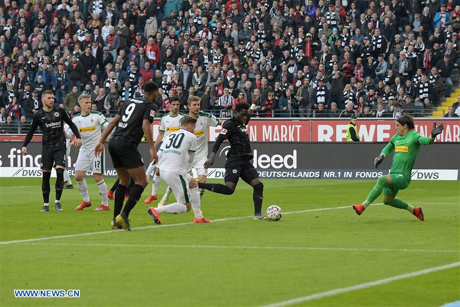 (SP)GERMANY-FRANKFURT-SOCCER-BUNDESLIGA-FRANKFURT VS MOENCHENGLADBACH