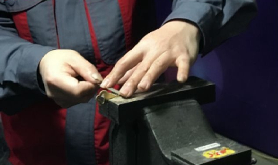 徒手配鑰匙、冰火焊鋼管……這些航天工匠們的超群技藝令人嘆服！