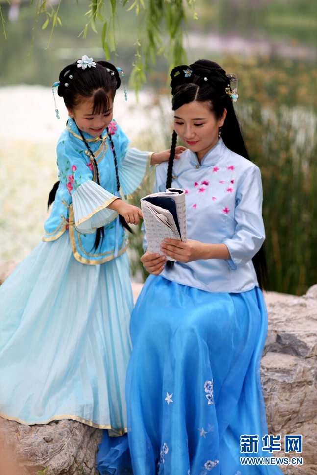 回歸經(jīng)典與雅致—母女斗趣