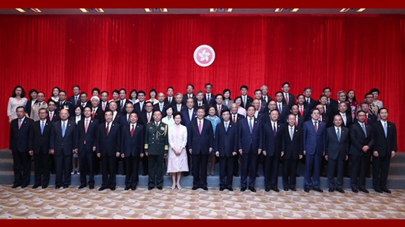 習近平會見香港特別行政區(qū)新任行政、立法、司法機構(gòu)負責人