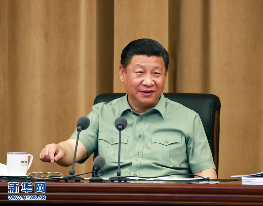 5月24日，中共中央總書記、國家主席、中央軍委主席習近平視察海軍機關，親切接見海軍第十二次黨代會全體代表和海軍機關正師職以上領導干部。這是習近平聽取海軍工作匯報后發(fā)表重要講話。 新華社記者 查春明 攝 