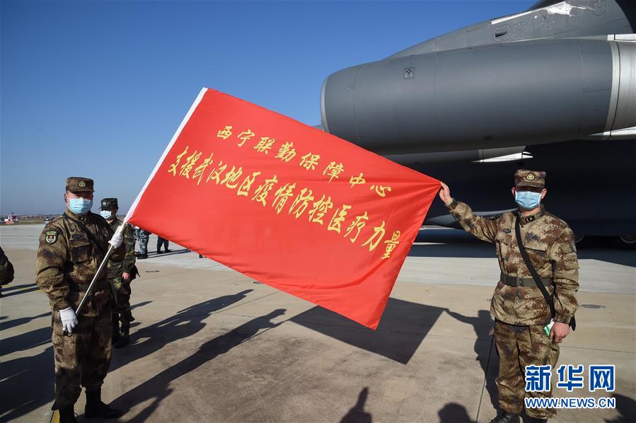 （聚焦疫情防控·圖文互動(dòng)）（6）空軍第四次向武漢大規(guī)?？者\(yùn)醫(yī)療隊(duì)員和物資