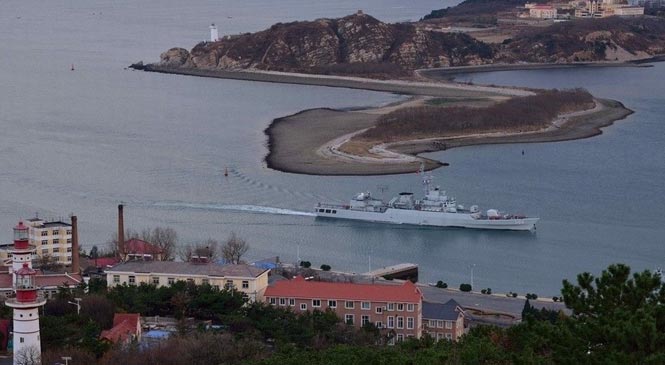 贊！網(wǎng)友俯拍解放軍旅順軍港