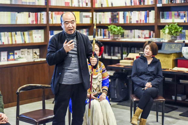 劉文濤：通過(guò)對(duì)每件兵器的復(fù)制，我們了解兵器造型與兵器制作的手藝，實(shí)現(xiàn)與古人的對(duì)話。