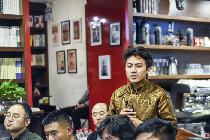 安久家族老八：我們的家族一直在做技藝的傳承，這是我們的使命，我們應(yīng)該承擔(dān)起來。希望能用我學(xué)到的知識(shí)，把我們家族的技藝推廣到更廣大的市場(chǎng)。