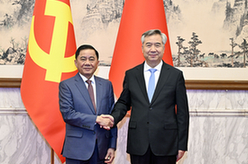 李希同越共中央政治局委員、中央書記處書記、中央檢查委員會主任陳錦繡舉行會談