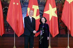 蔡奇同越共中央政治局委員、中央書記處常務(wù)書記張氏梅舉行會談