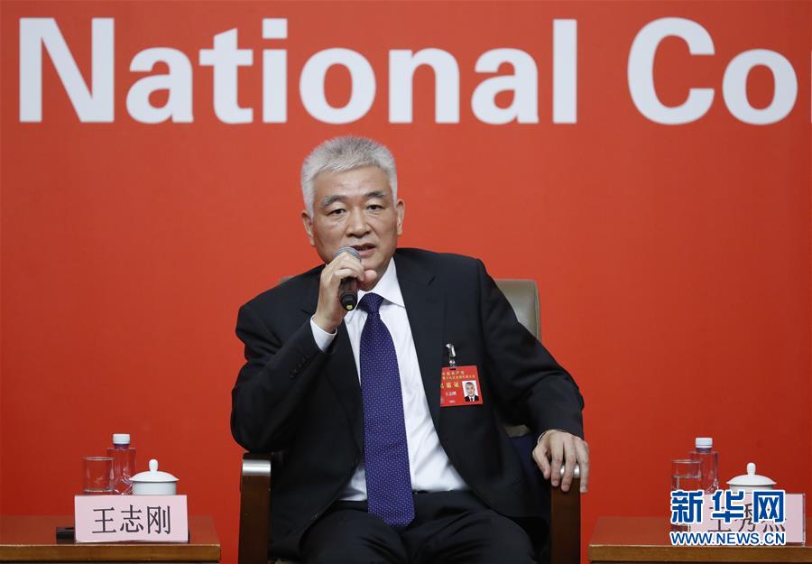 （十九大）（8）十九大新聞中心舉行“實(shí)施創(chuàng)新驅(qū)動(dòng)發(fā)展戰(zhàn)略”集體采訪(fǎng)