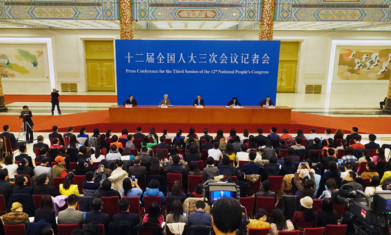 3月15日，國務(wù)院總理李克強在北京人民大會堂與中外記者見面，并回答記者提問。新華社記者 李賀 攝