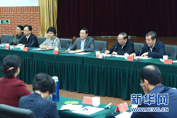 4月12日，中共中央政治局委員、中央書記處書記、中宣部部長(zhǎng)劉奇葆在北京出席“走向世界的中國兒童文學(xué)”座談會(huì)并講話。 新華社記者丁海濤攝