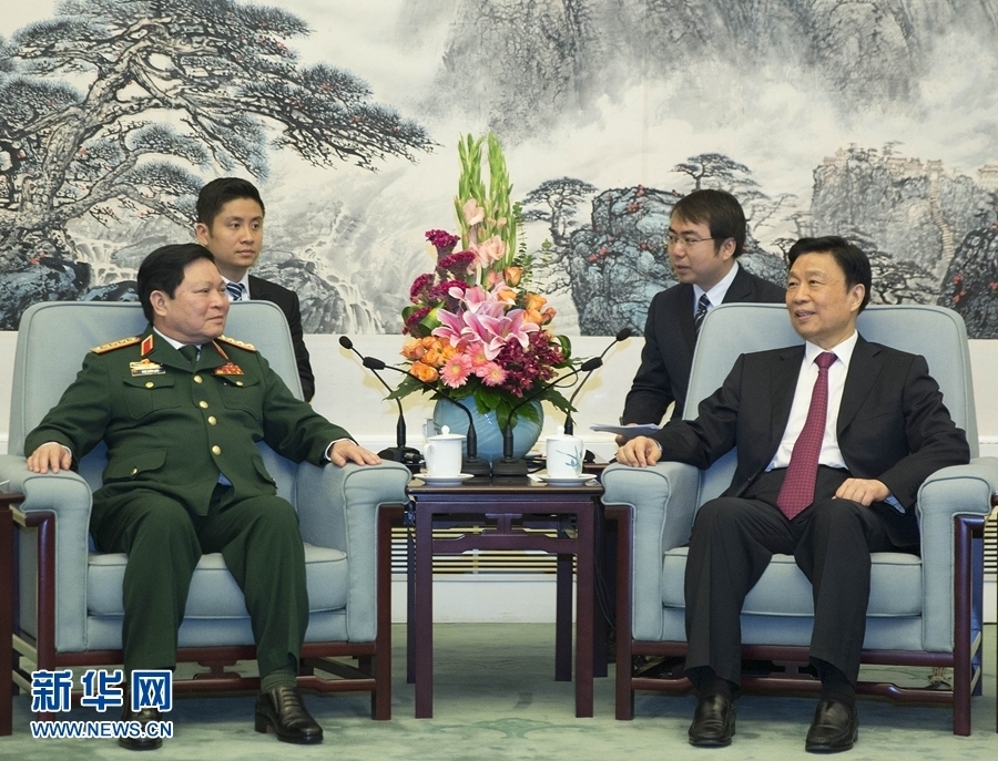 8月29日，中共中央政治局委員、國家副主席李源潮在北京會(huì)見越南共產(chǎn)黨中央政治局委員、國防部長吳春歷。 新華社記者丁林?jǐn)z