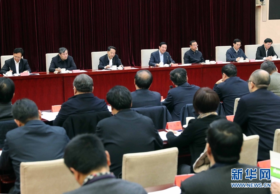 12月10日，中宣部在北京召開學(xué)習(xí)貫徹習(xí)近平總書記在中國文聯(lián)十大、中國作協(xié)九大開幕式上和會見中國記協(xié)第九屆理事會代表時(shí)重要講話精神座談會。中共中央政治局委員、中央書記處書記、中宣部部長劉奇葆出席會議并講話。新華社記者 劉衛(wèi)兵 攝 