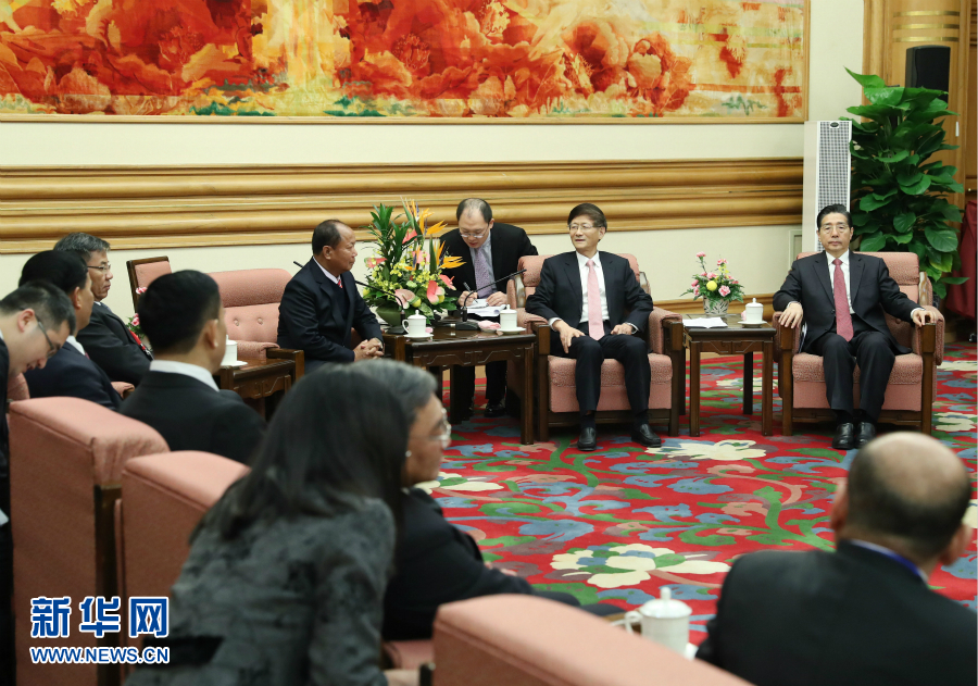 12月27日，中共中央政治局委員、中央政法委書記孟建柱在北京集體會(huì)見出席湄公河流域執(zhí)法安全合作機(jī)制成立五周年部長(zhǎng)級(jí)會(huì)議的各國(guó)代表團(tuán)團(tuán)長(zhǎng)。新華社記者 王曄 攝 