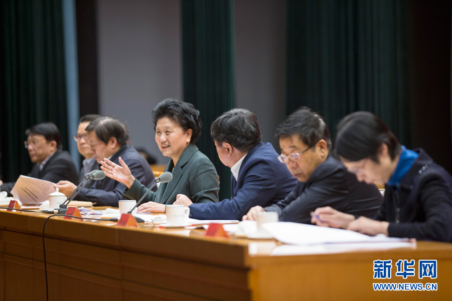 1月16日，中共中央政治局委員、國務(wù)院副總理劉延?xùn)|在北京出席“加強(qiáng)和改進(jìn)新形勢下高校思想政治工作專題研討班”開班式。 新華社記者崔新鈺 攝