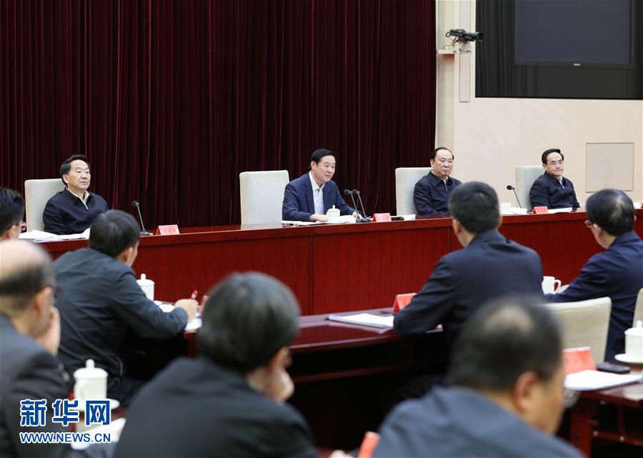  2月17日，在習(xí)近平總書記主持召開黨的新聞輿論工作座談會并發(fā)表重要講話一周年之際，中宣部在北京召開2017年新聞戰(zhàn)線“新春走基層”活動座談會。中共中央政治局委員、中央書記處書記、中宣部部長劉奇葆出席會議并講話。新華社記者 王曄 攝
