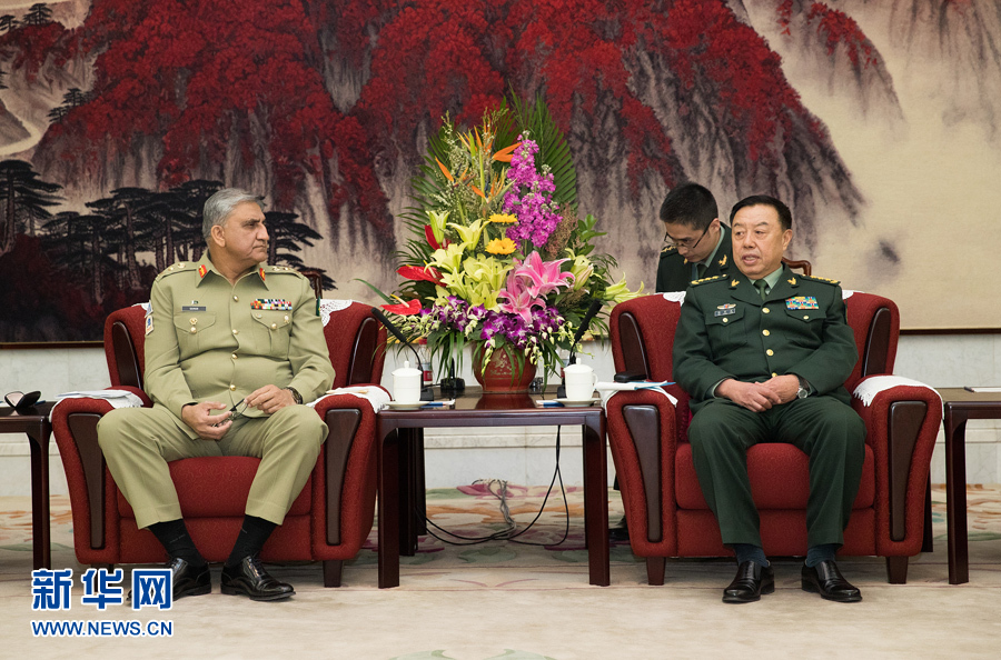 3月16日，中央軍委副主席范長龍會見來訪的巴基斯坦陸軍參謀長巴杰瓦。   新華社記者琚振華攝