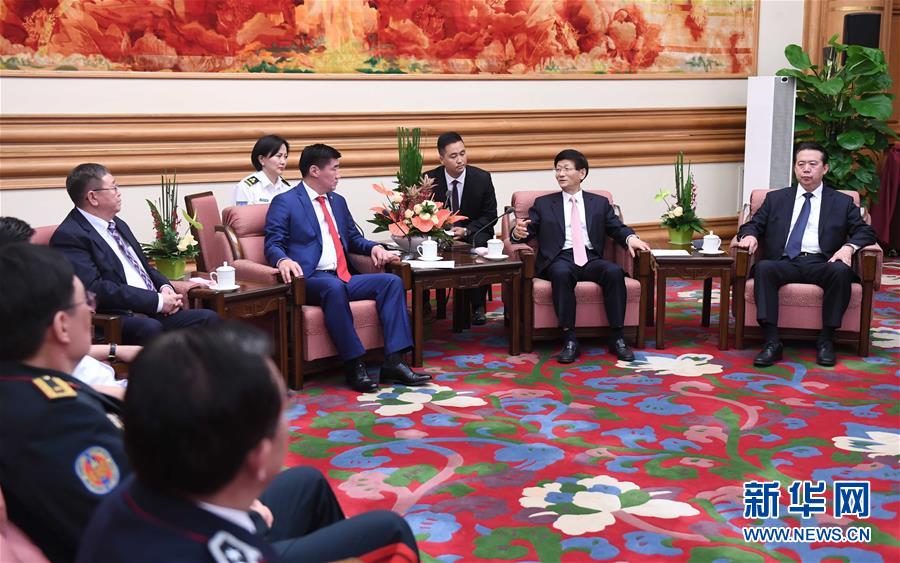 5月8日，中共中央政治局委員、中央政法委書記孟建柱在北京中南海會見蒙古國法律內務部部長賓巴朝格特。 新華社記者 張鐸 攝