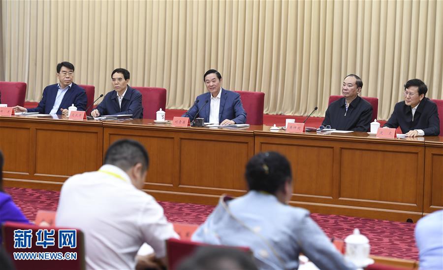 5月18日，中共中央政治局委員、中央書記處書記、中宣部部長劉奇葆在北京出席紀(jì)念新華書店成立80周年座談會并講話。 新華社記者 張領(lǐng) 攝