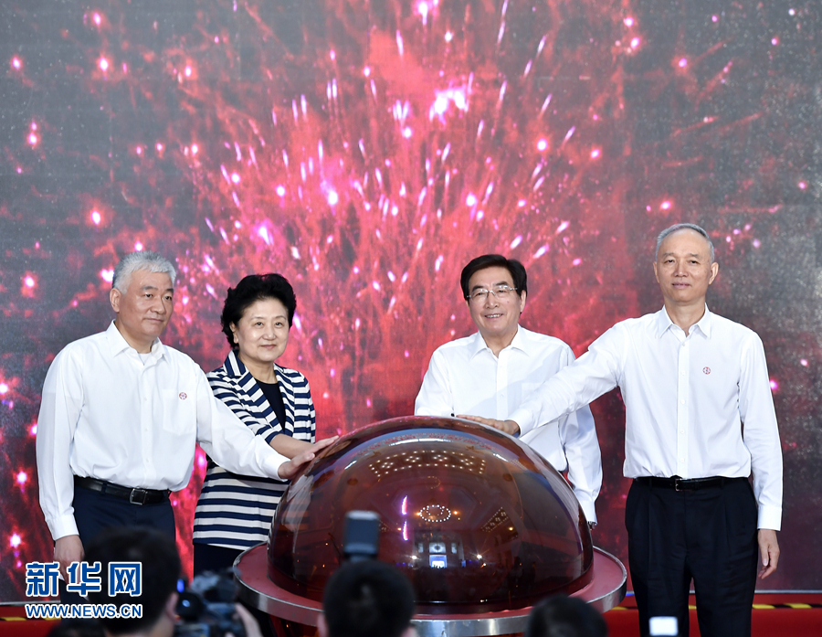 5月20日，中共中央政治局委員、國(guó)務(wù)院副總理劉延?xùn)|，中共中央政治局委員、中共北京市委書記郭金龍?jiān)诒本┏鱿?017年全國(guó)科技活動(dòng)周暨北京科技周現(xiàn)場(chǎng)活動(dòng)。劉延?xùn)|宣布2017年全國(guó)科技活動(dòng)周暨北京科技周啟動(dòng)。新華社記者 燕雁 攝