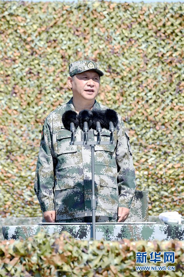 7月30日上午，慶祝中國人民解放軍建軍90周年閱兵在朱日和聯(lián)合訓練基地隆重舉行。中共中央總書記、國家主席、中央軍委主席習近平檢閱部隊并發(fā)表重要講話。新華社記者 蘭紅光攝
