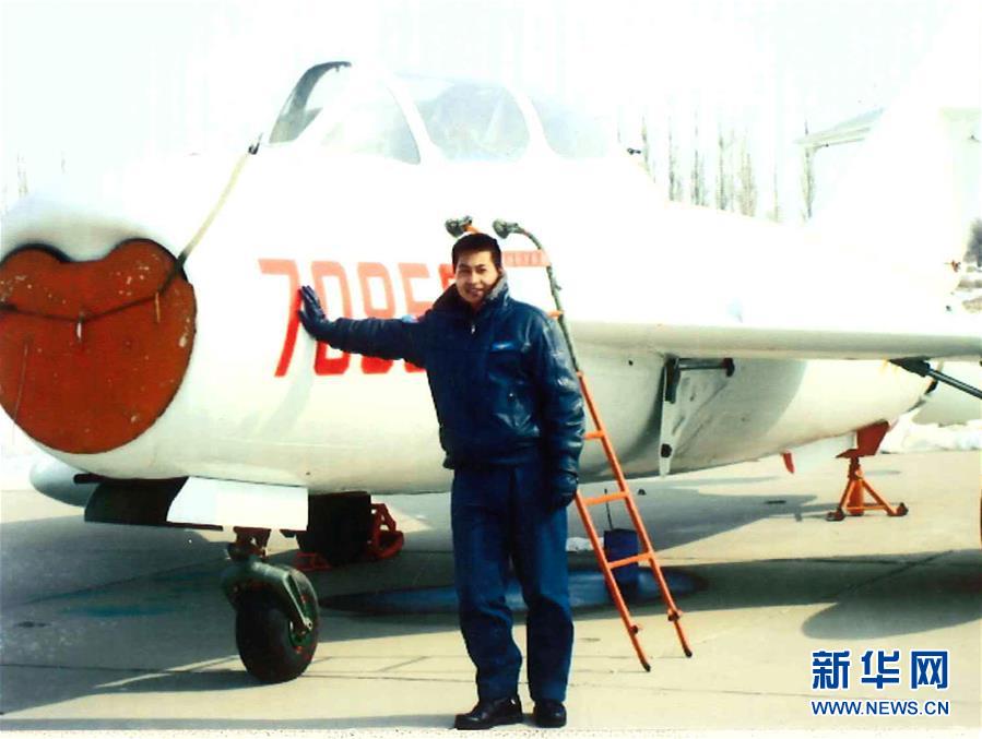 （建軍90周年·英雄·圖文互動）（3）聽，渤海灣有風(fēng)吹過來——追記海軍某艦載航空兵部隊一級飛行員張超