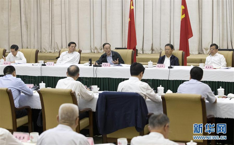 9月3日至5日，中共中央政治局常委、中央紀(jì)委書記、中央巡視工作領(lǐng)導(dǎo)小組組長王岐山在湖南省調(diào)研并主持召開巡察工作座談會。這是9月4日，王岐山在長沙主持召開巡察工作座談會。新華社記者 王曄 攝
