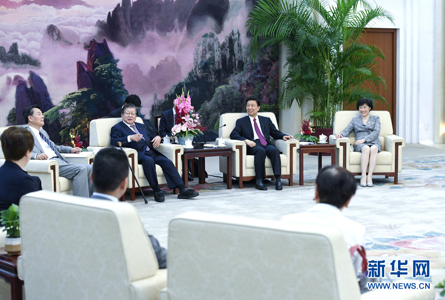 9月20日，國家副主席李源潮在北京會見由黨的最高顧問、前眾議長橫路孝弘率領(lǐng)的日本民進黨政治家代表團。 新華社記者 張領(lǐng) 攝 