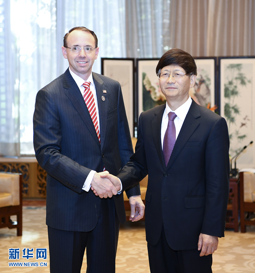 9月26日，中共中央政治局委員、中央政法委書記孟建柱在北京會(huì)見來華出席國際刑警組織第86屆全體大會(huì)的美國司法部常務(wù)副部長(zhǎng)羅森斯坦。新華社記者 張領(lǐng) 攝