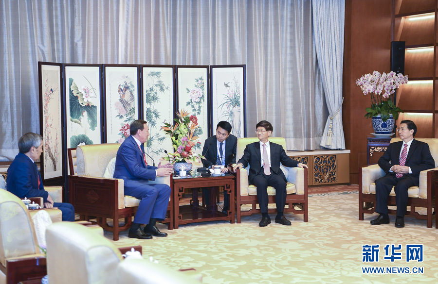 9月26日，中共中央政治局委員、中央政法委書記孟建柱在北京會(huì)見來華出席國際刑警組織第86屆全體大會(huì)的哈薩克斯坦內(nèi)務(wù)部長(zhǎng)卡西莫夫。國務(wù)委員、公安部部長(zhǎng)郭聲琨參加有關(guān)會(huì)見。新華社記者 張領(lǐng) 攝