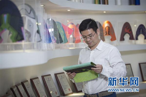 （十九大時光·圖文互動）（3）青春，在夢想的引領(lǐng)下飛揚——來自基層蹲點現(xiàn)場的報道