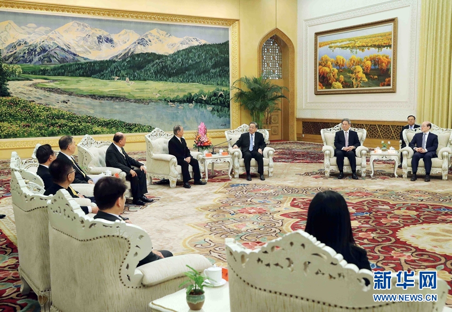 12月11日，全國(guó)政協(xié)主席俞正聲在北京人民大會(huì)堂會(huì)見新黨主席郁慕明率領(lǐng)的新黨大陸訪問團(tuán)。 新華社記者 劉衛(wèi)兵 攝