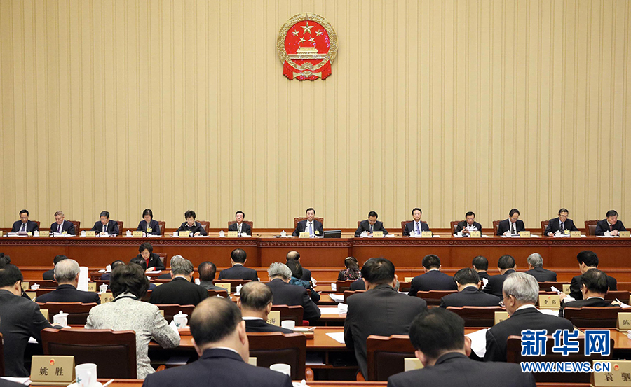 12月23日，十二屆全國人大常委會第三十一次會議在北京人民大會堂舉行第二次全體會議。張德江委員長出席。 新華社記者劉衛(wèi)兵攝