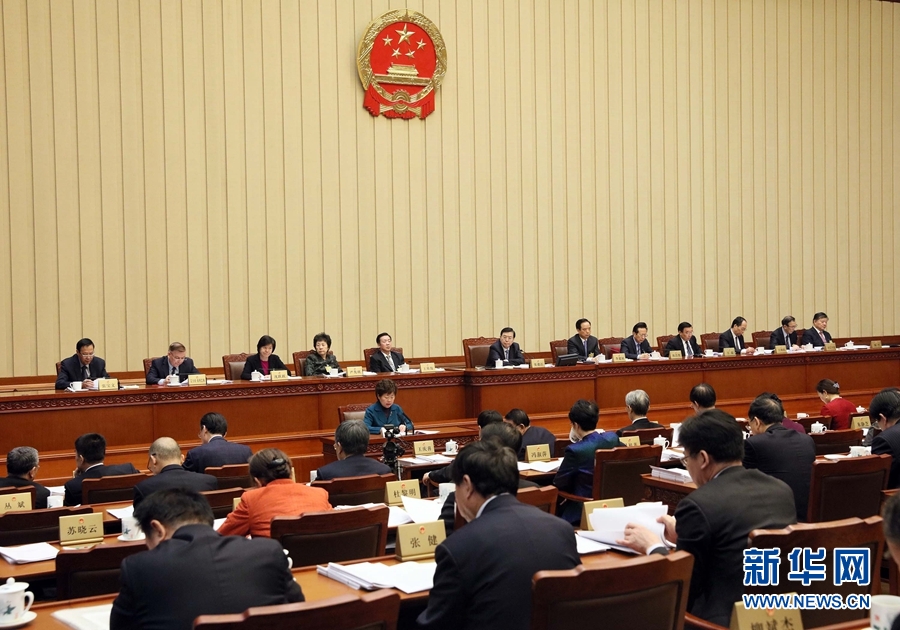 12月24日，十二屆全國(guó)人大常委會(huì)第三十一次會(huì)議在北京人民大會(huì)堂舉行第三次全體會(huì)議。張德江委員長(zhǎng)出席會(huì)議。新華社記者 劉衛(wèi)兵 攝