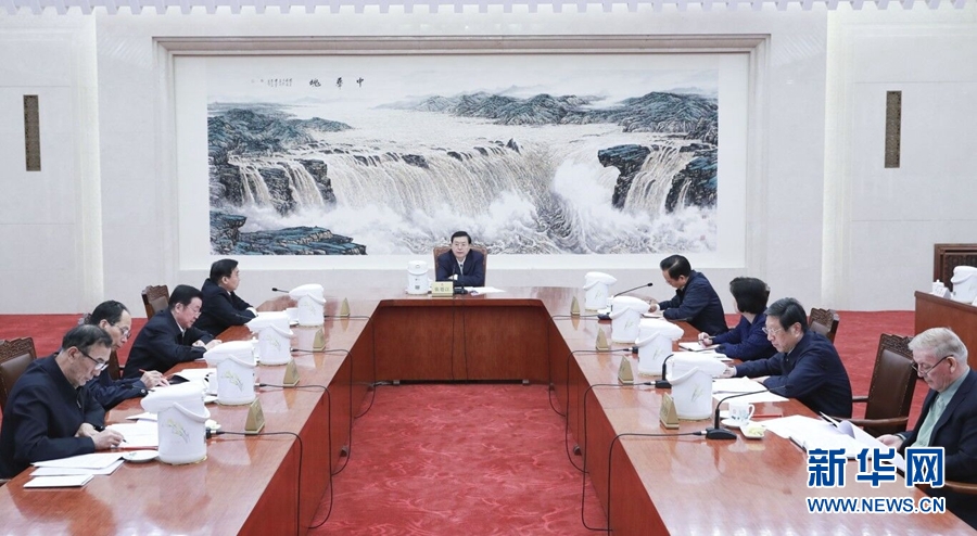 1月22日，中共十二屆全國人大常委會黨組在北京召開會議，認(rèn)真學(xué)習(xí)領(lǐng)會習(xí)近平總書記在黨的十九屆二中全會上的重要講話精神，研究全國人大常委會貫徹落實全會精神、做好憲法修改相關(guān)工作。全國人大常委會委員長、常委會黨組書記張德江主持會議并講話。新華社記者 丁林 攝