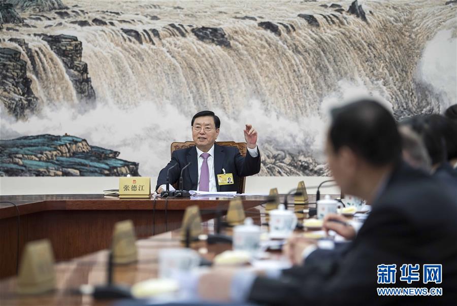 1月29日，十二屆全國人大常委會(huì)第一百零九次委員長會(huì)議在北京人民大會(huì)堂舉行，張德江委員長主持會(huì)議。 新華社記者 李濤 攝