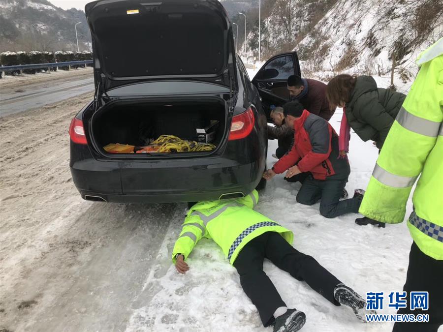 （新華全媒頭條）（4）雨雪冰凍中，他們奮力前行——基層黨員干群抗擊冰雪災(zāi)害紀(jì)實(shí)