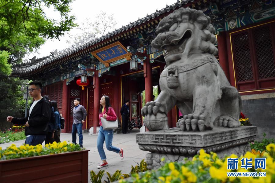 （新華全媒頭條·圖文互動）（1）扎根人民、奉獻(xiàn)國家——習(xí)近平總書記的考察在北大師生中引起熱烈反響 