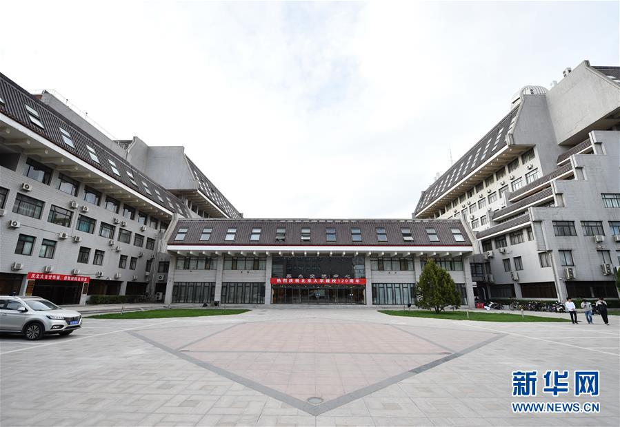 （新華全媒頭條·圖文互動）（4）扎根人民、奉獻(xiàn)國家——習(xí)近平總書記的考察在北大師生中引起熱烈反響 
