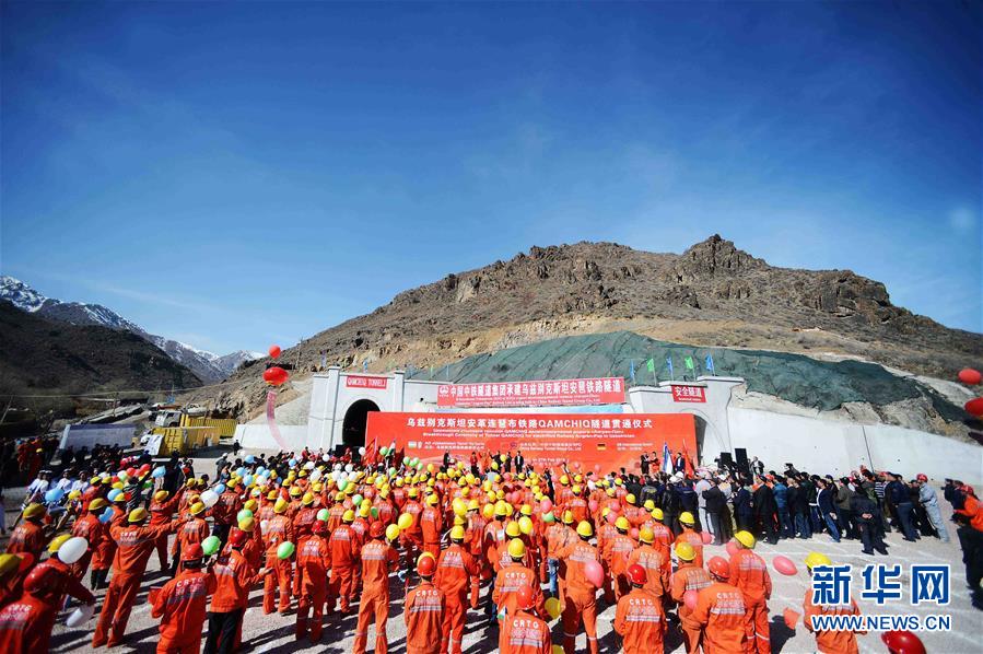 （新華全媒頭條&middot;圖文互動(dòng)）（3）構(gòu)建命運(yùn)共同體　開(kāi)啟上合新時(shí)代&mdash;&mdash;習(xí)近平主席推動(dòng)上合組織發(fā)展五年間