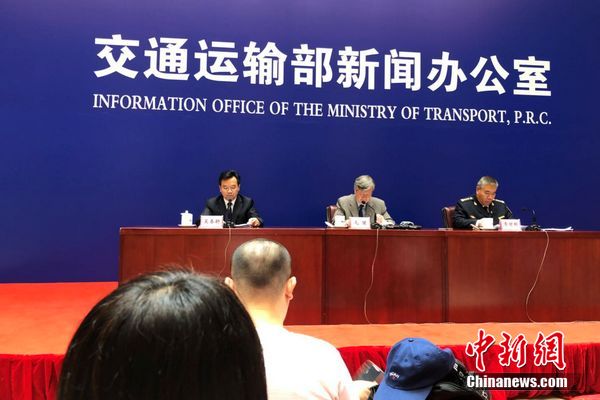 交通運(yùn)輸部6月份例行新聞發(fā)布會(huì)現(xiàn)場(chǎng)。 程春雨 攝