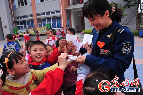 【我和軍隊的不解之緣】“先是軍人，才是媽媽”