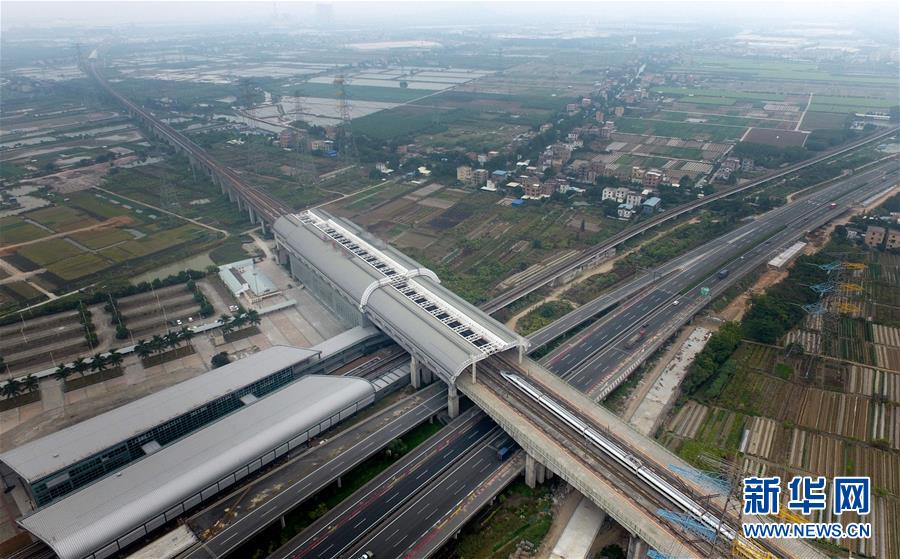 (新華全媒頭條·圖文互動)(2)開創(chuàng)融合新格局 探索發(fā)展新路徑——推進粵港澳大灣區(qū)建設一年間