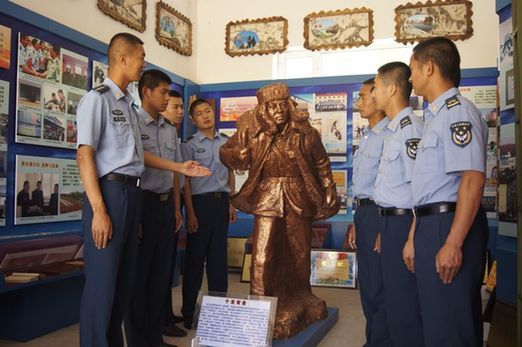 【網(wǎng)絡(luò)媒體國防行】軍中小能手！漠河雷達(dá)站里，別樣軍旅文化生活讓人“驚艷”