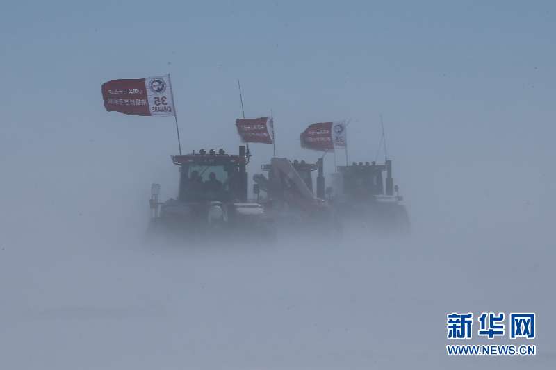 （“雪龍”探南極·圖文互動）（1）中國南極科考隊內陸隊經(jīng)受強烈地吹雪考驗