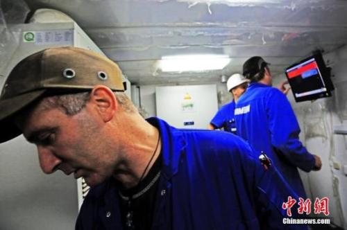 中國造船廠里的外籍員工。 李風(fēng) 攝