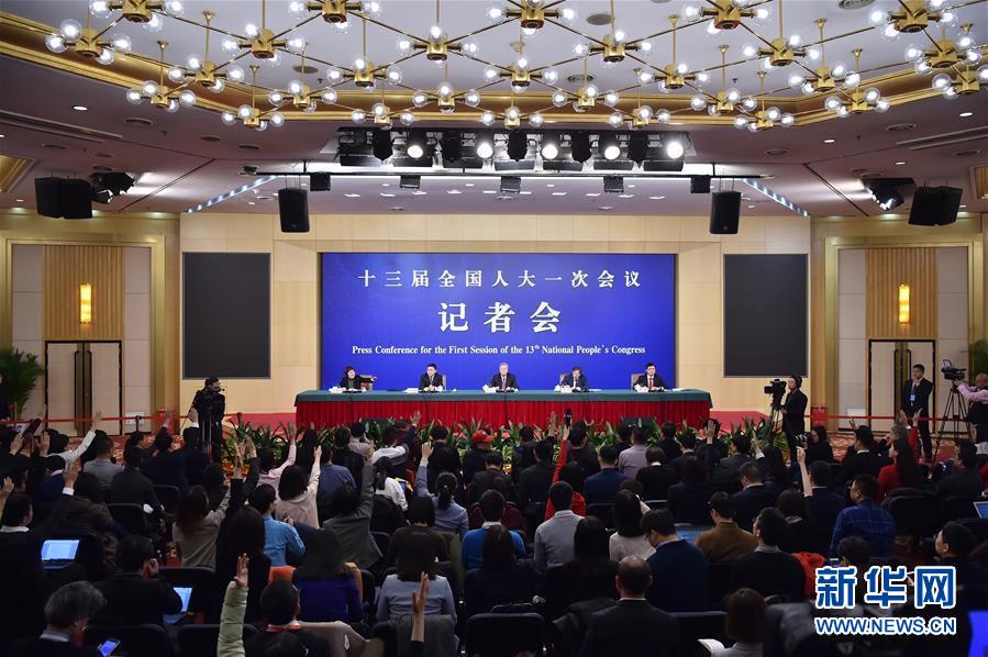 （兩會(huì)·XHDW）（2）中國人民銀行行長周小川等就“金融改革與發(fā)展”答記者問