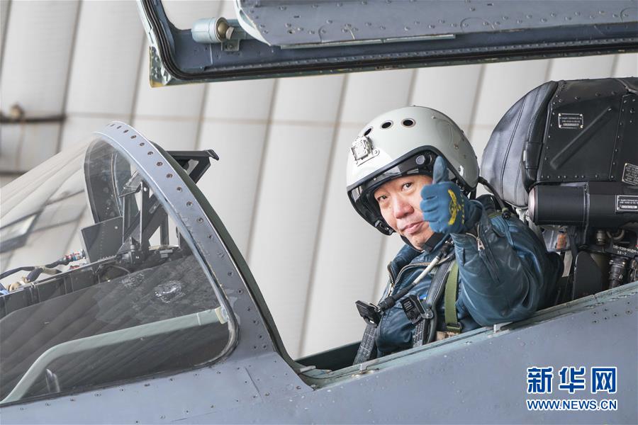 （新華全媒頭條·圖文互動）（4）戰(zhàn)鷹，為祖國奮飛——記空軍航空兵某旅旅長、特級飛行員郝井文