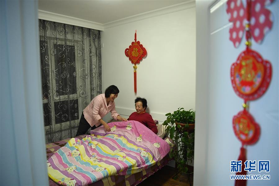 （新華全媒頭條·圖文互動(dòng)）（4）“英雄之妻”，為愛(ài)堅(jiān)守19年