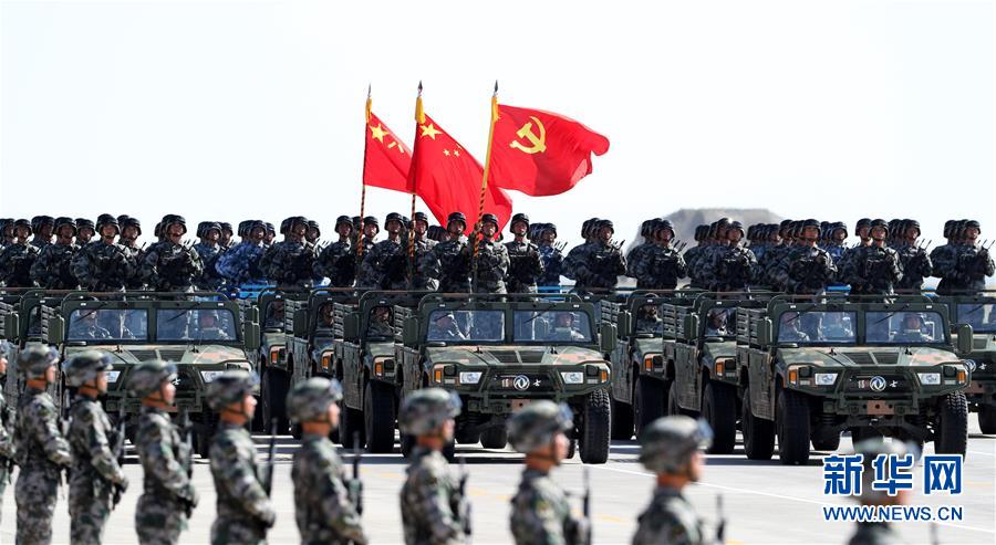 （新華全媒頭條·強(qiáng)軍思想引領(lǐng)新征程·圖文互動(dòng)）（8）那一刻，我們光榮接受檢閱